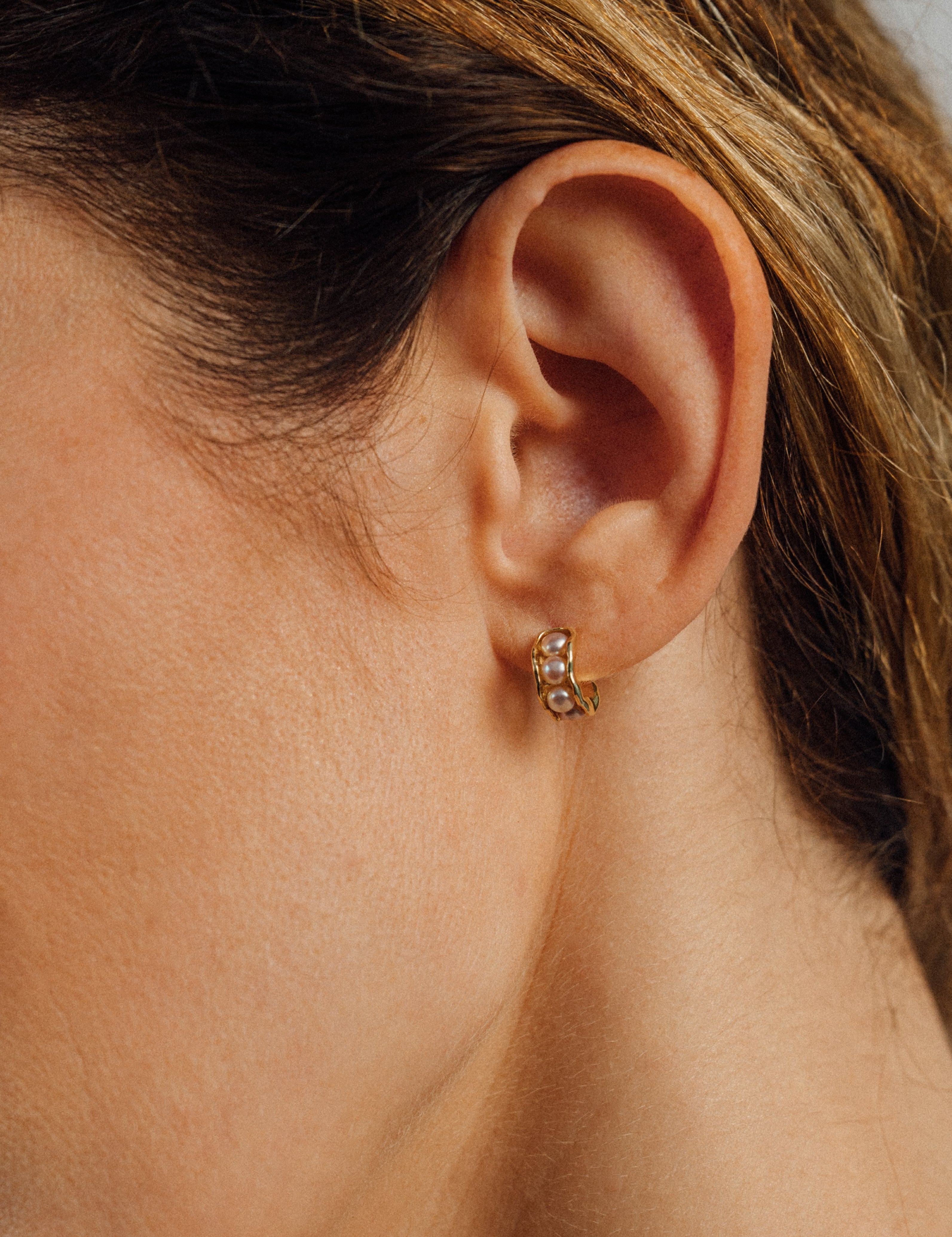 18K Pearl Hoops Mini